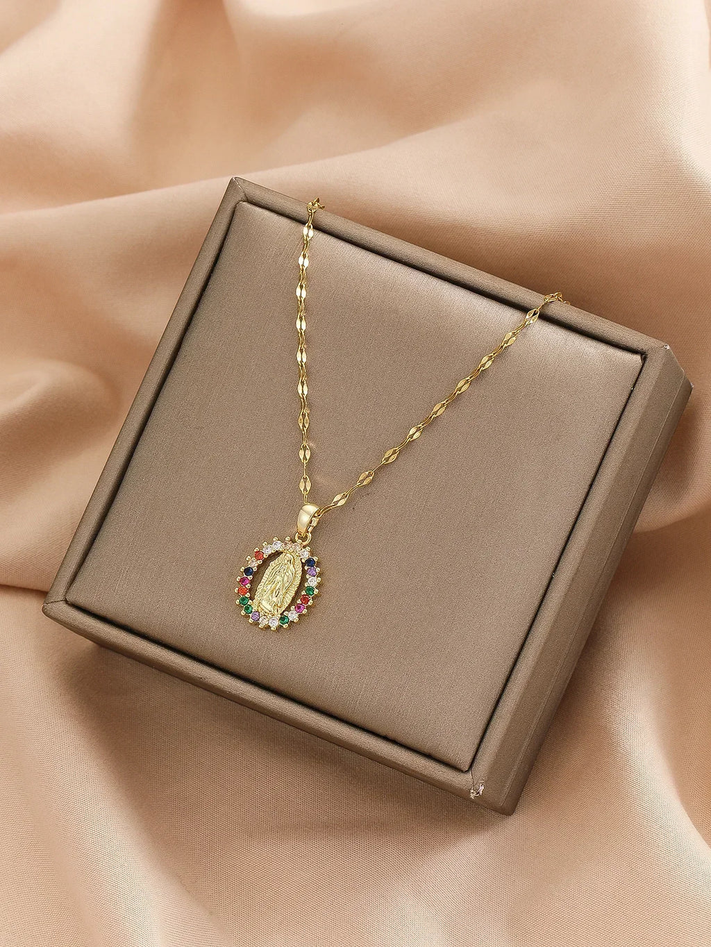 Fashion Micro Inlaid Zircon Virgin Mary Star Pendant Necklace Women