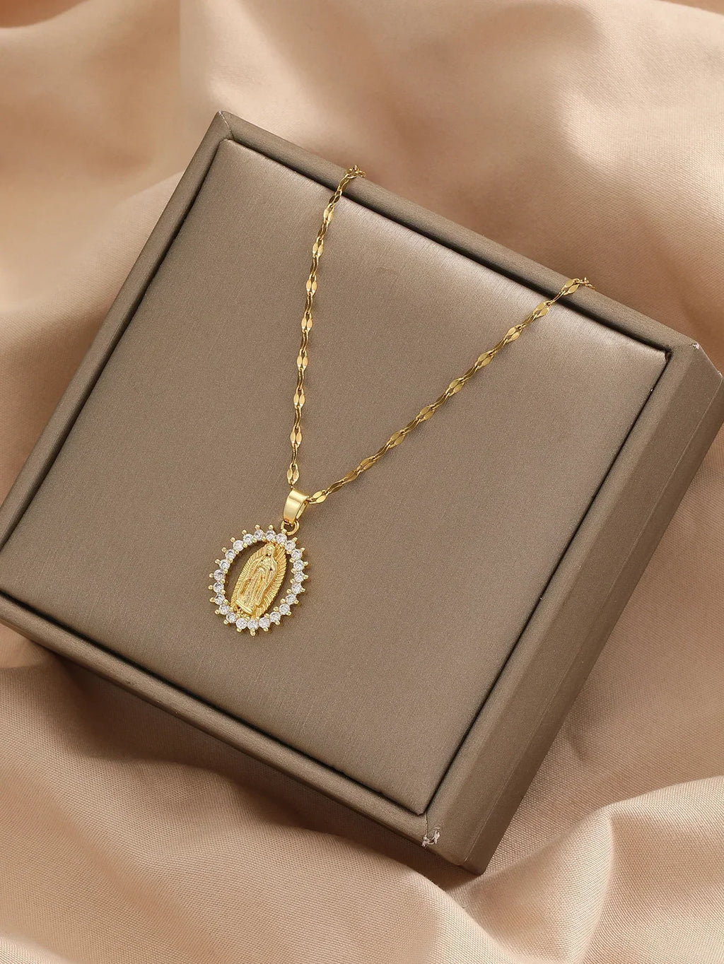 Fashion Micro Inlaid Zircon Virgin Mary Star Pendant Necklace Women